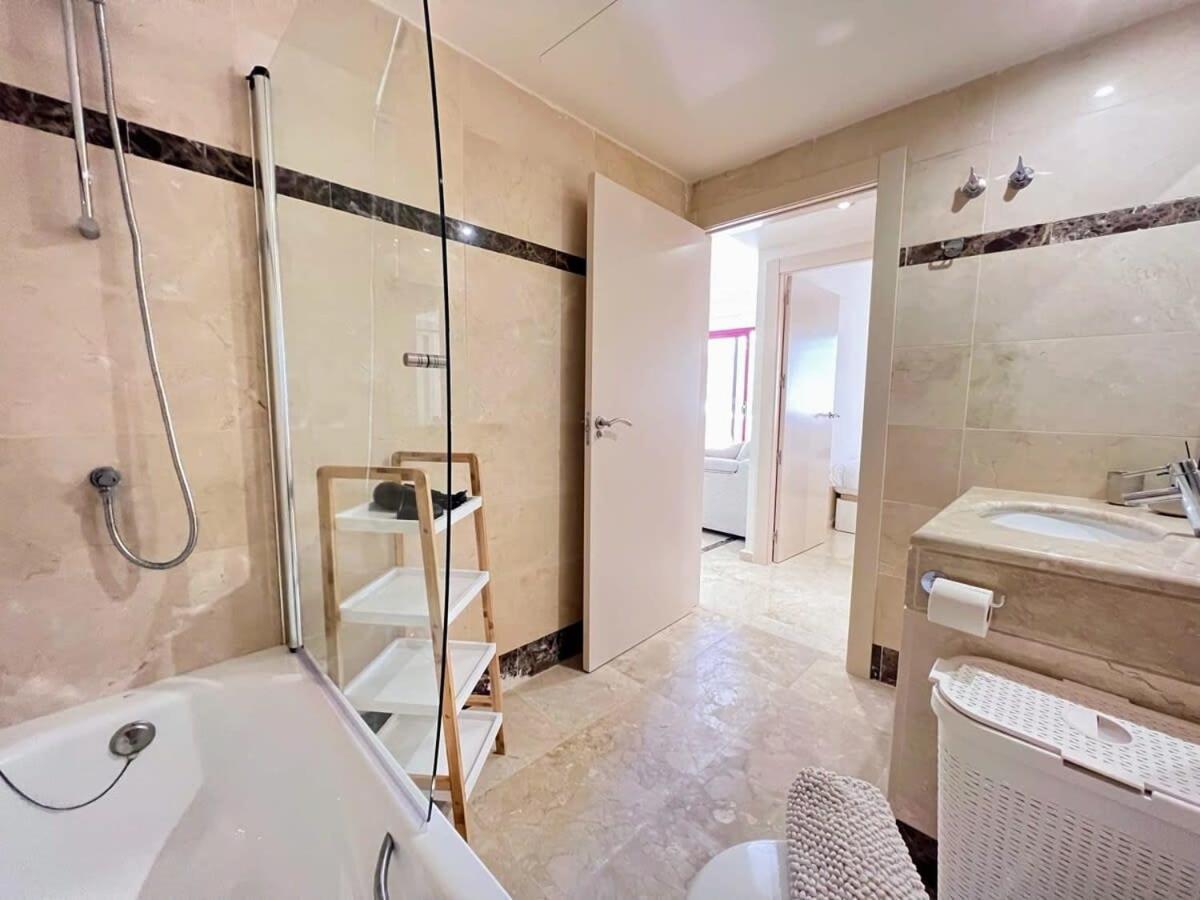 Modern 2 Bedroom Beachside Apartment Nr72 ลอสอัลกาซาเรส ภายนอก รูปภาพ